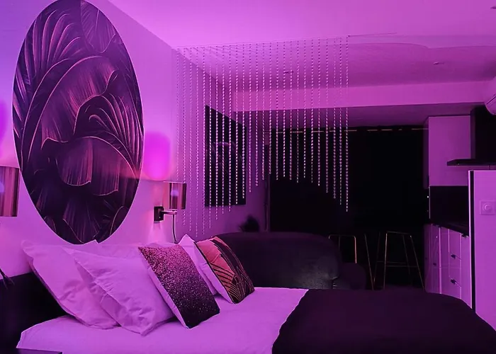 Naturist Deluxe - Le Boudoir Heliopolis